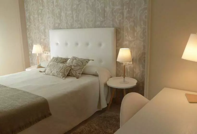 Отель Pensión Zumardi