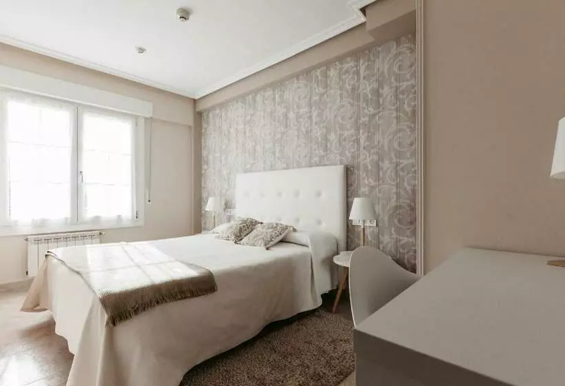 Отель Pensión Zumardi