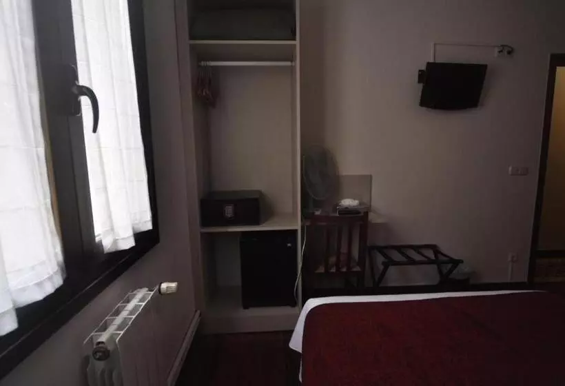 فندق Pension Alameda