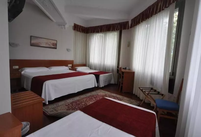 فندق Pension Alameda