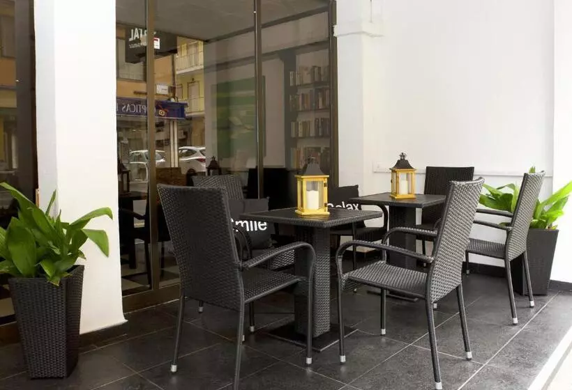 호스텔 Hostal Tierramar