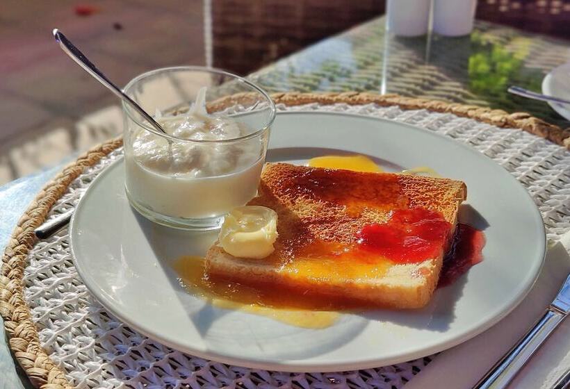 פונדק Boutique Hotel Oriola