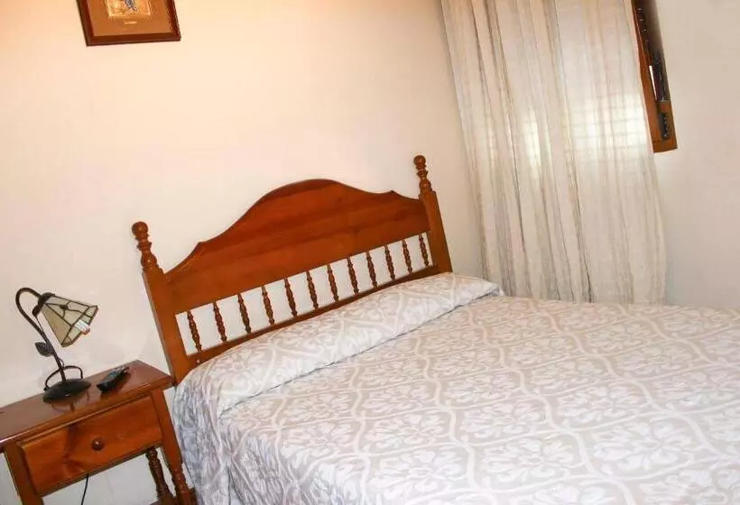 فندق Hostal Alcántara