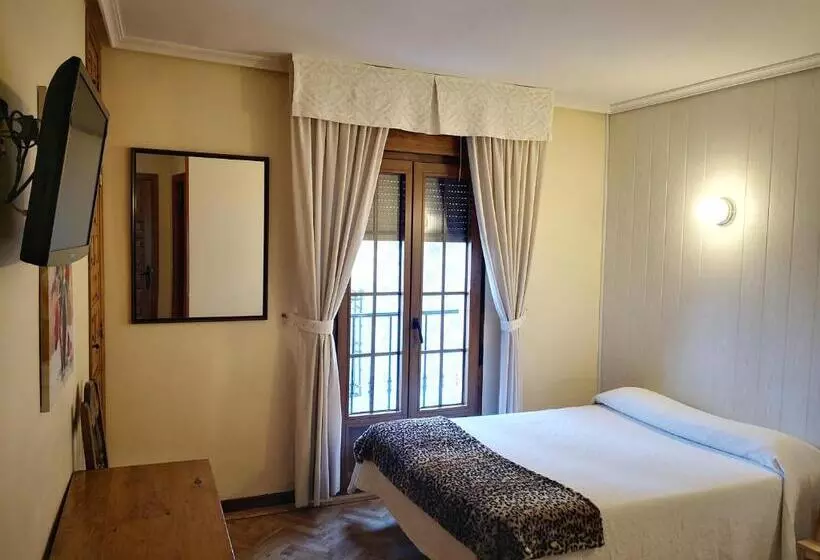 فندق Hostal Alcántara