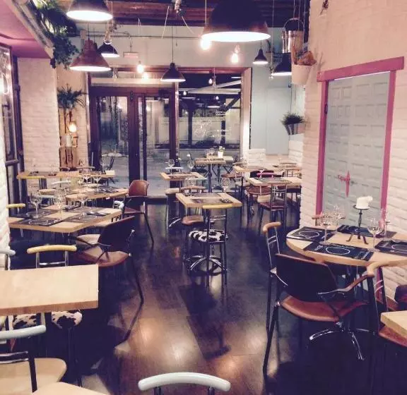 فندق Hostal Alcántara