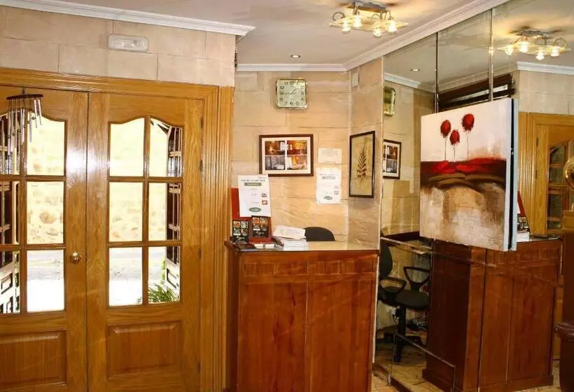 فندق Hostal Alcántara