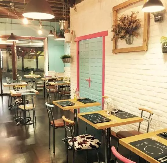 فندق Hostal Alcántara