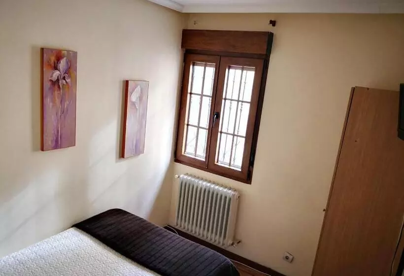 فندق Hostal Alcántara