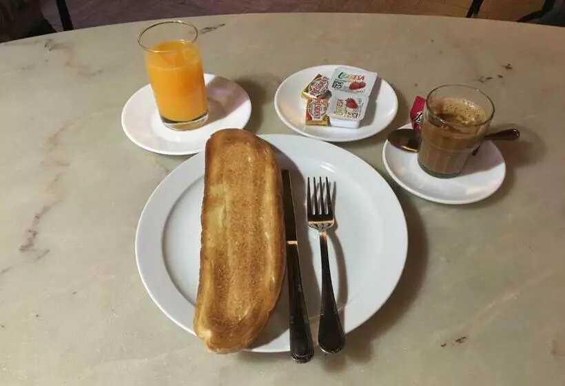 호텔 Hostal Moraleda