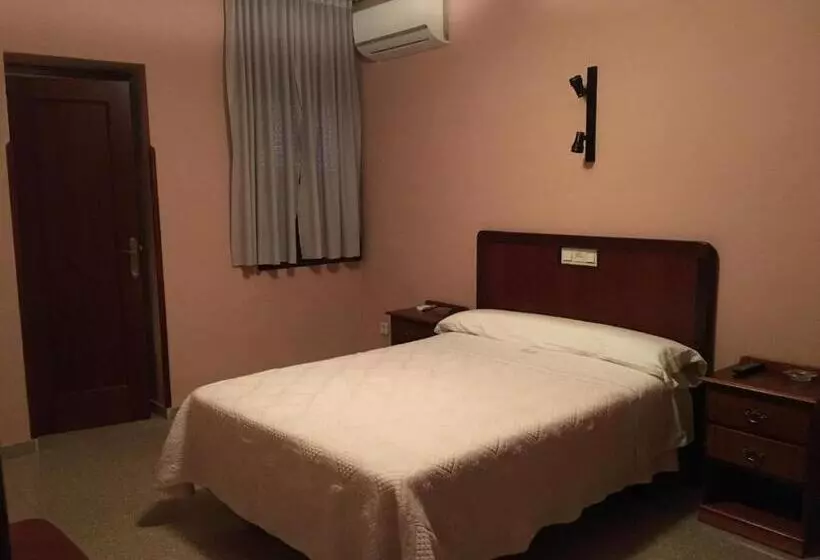 호텔 Hostal Moraleda