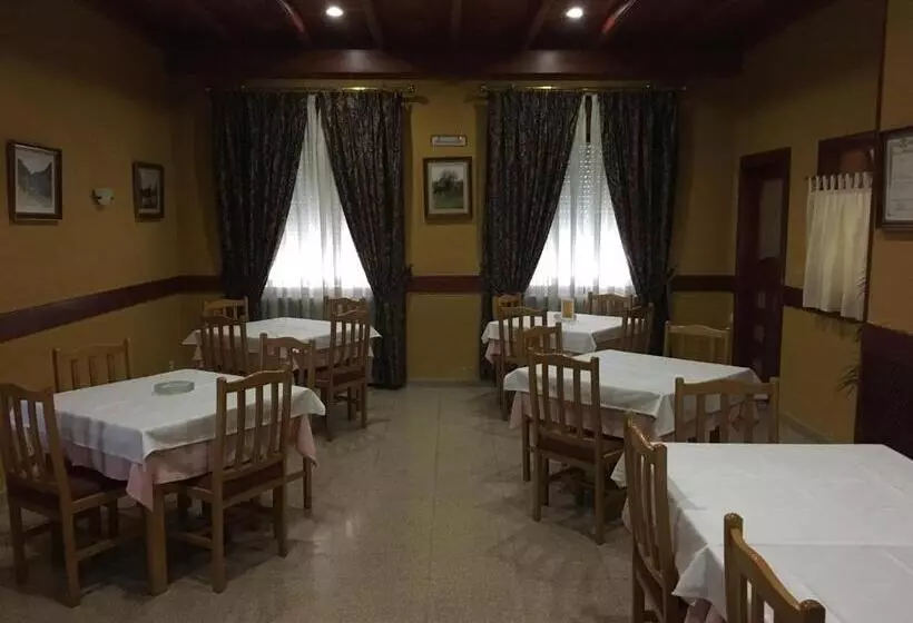 호텔 Hostal Moraleda