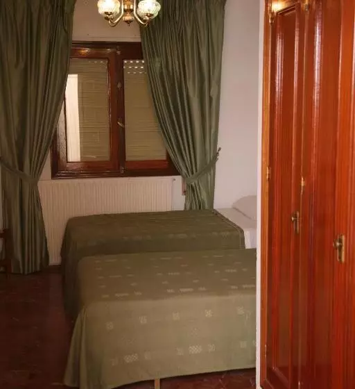 Отель Hostal Santa Barbara