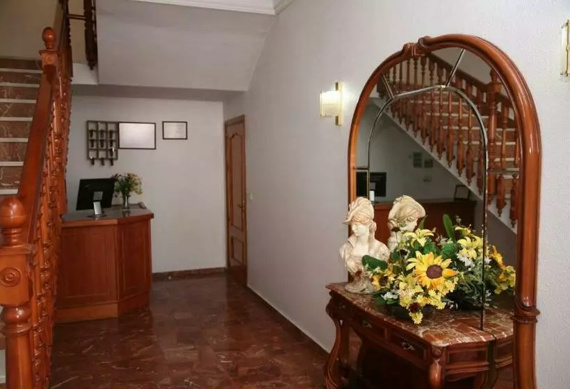 Отель Hostal Santa Barbara