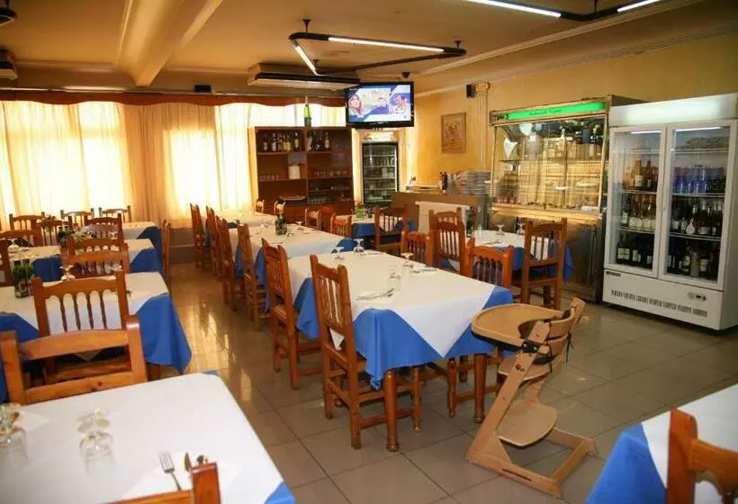 Отель Hostal Santa Barbara