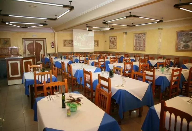 Отель Hostal Santa Barbara