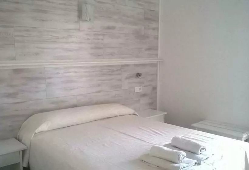 호텔 Hostal Paris Ciutadella