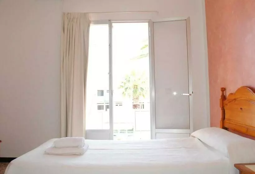 호텔 Hostal Paris Ciutadella