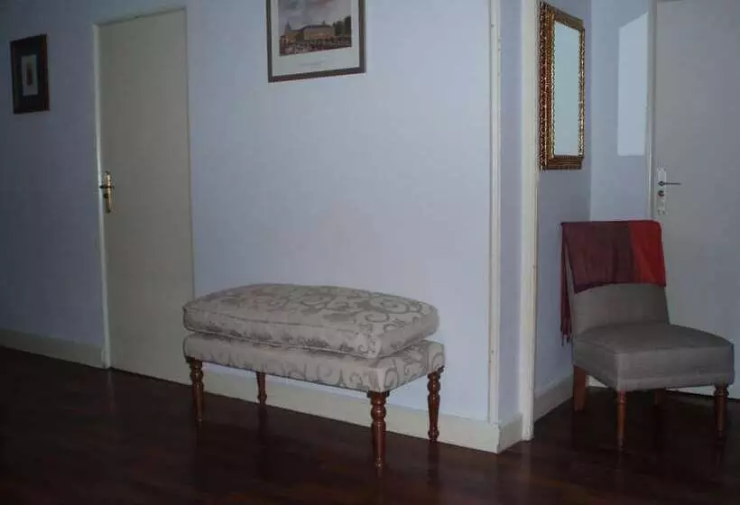 هتل Hostal Castilla