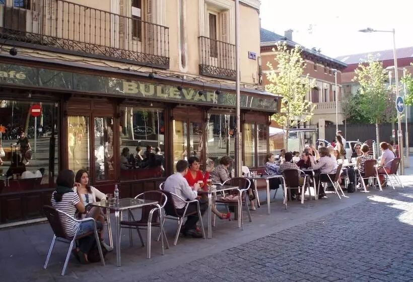 هتل Hostal Castilla