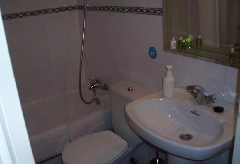 هتل Hostal Castilla