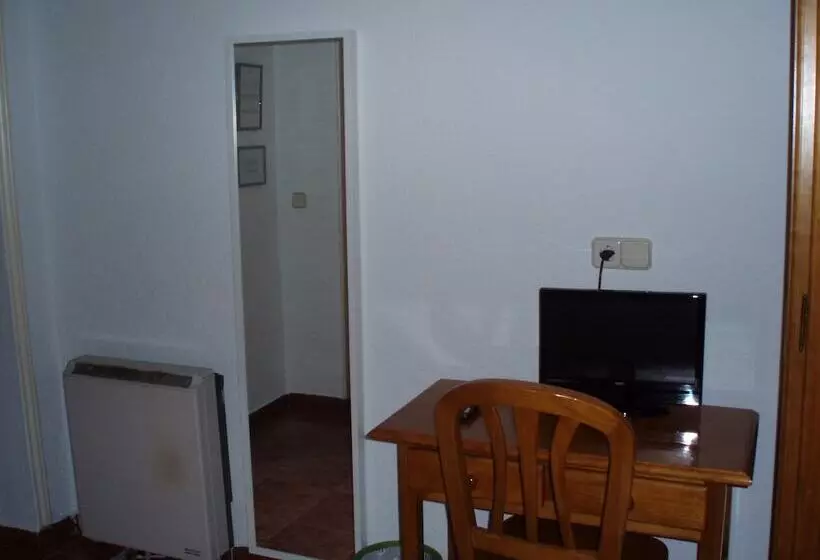 هتل Hostal Castilla