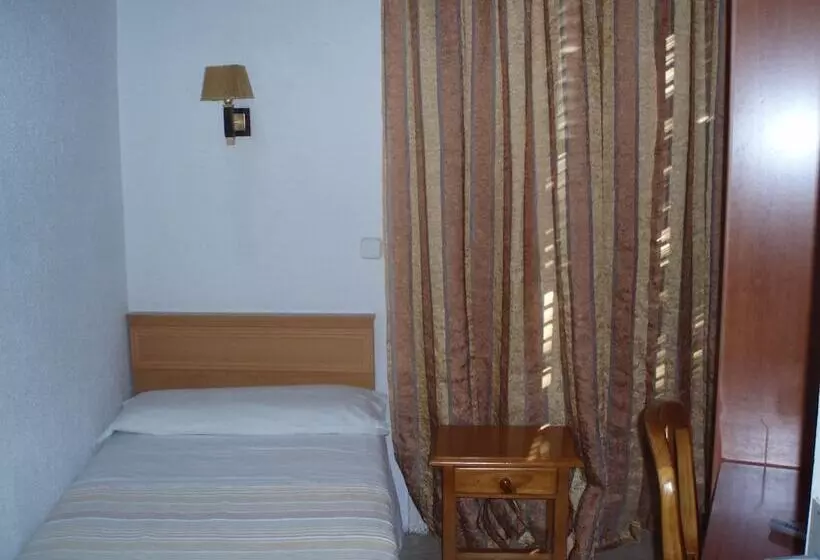 هتل Hostal Castilla