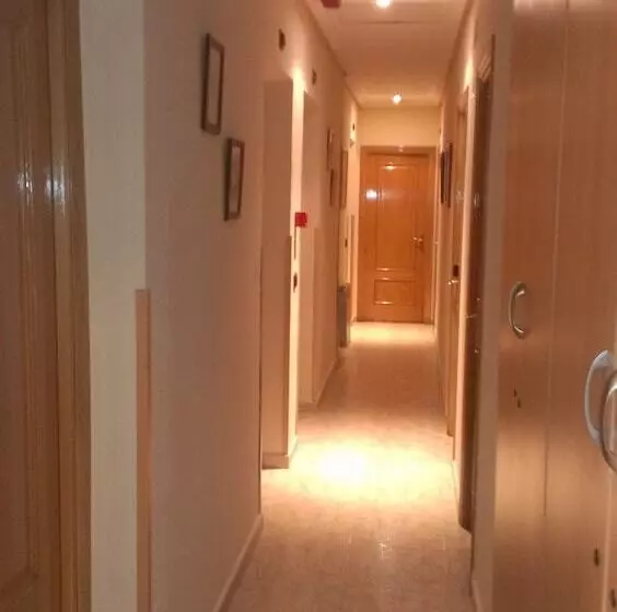 هتل Hostal Cruz Sol