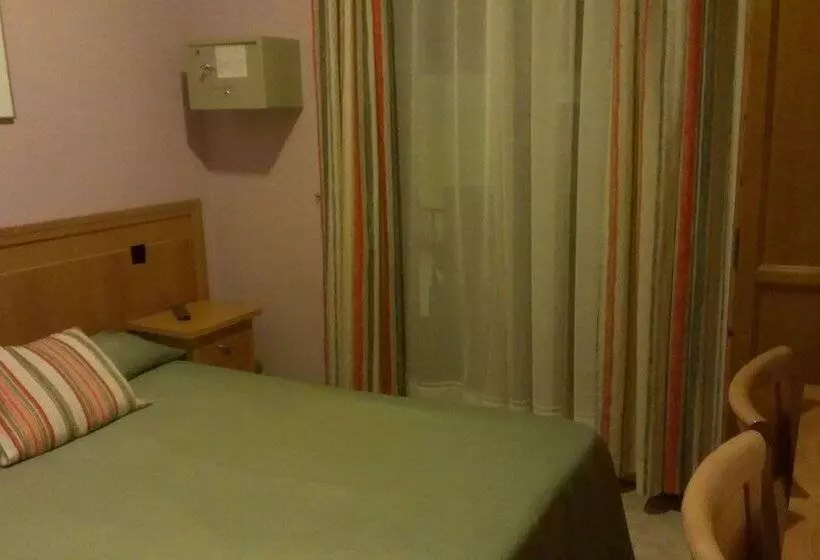 هتل Hostal Cruz Sol