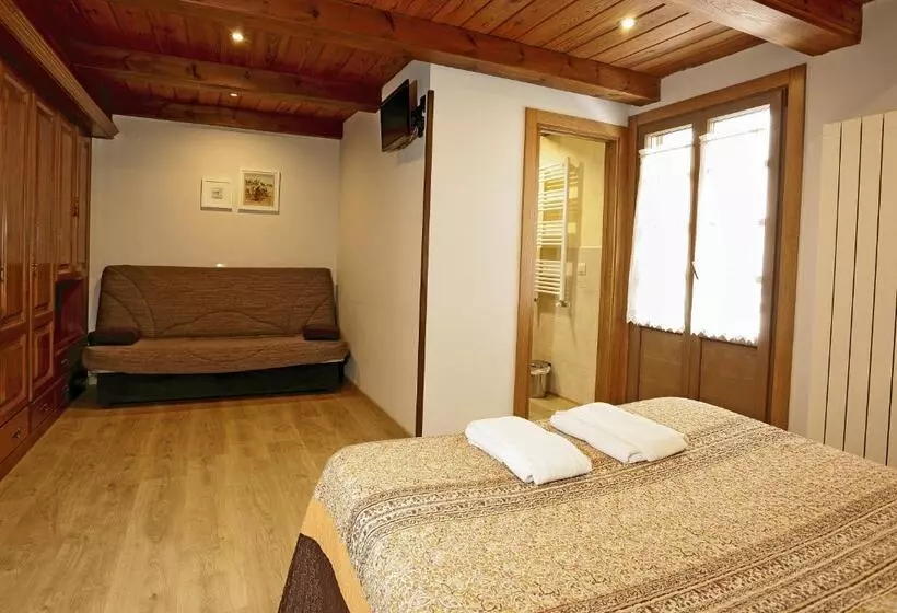 호텔 Hostal Orialde