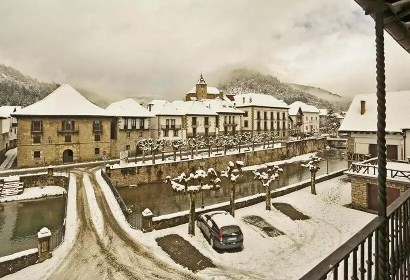 호텔 Hostal Orialde