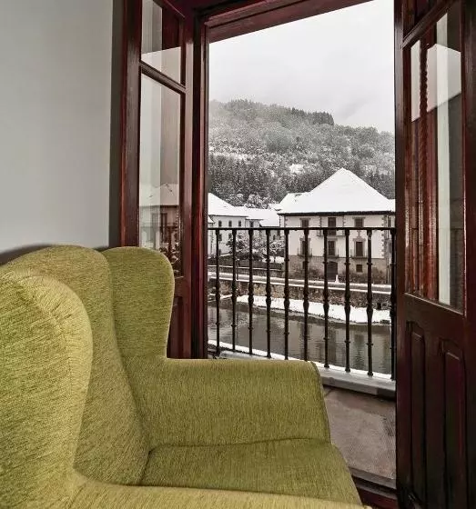 호텔 Hostal Orialde