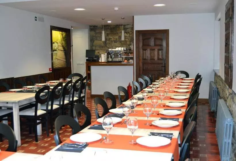 호텔 Hostal Orialde