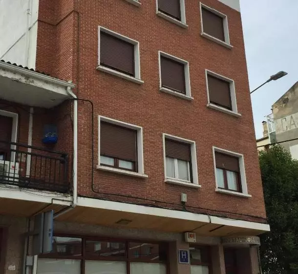 호텔 Hostal Restaurant Jose Luis