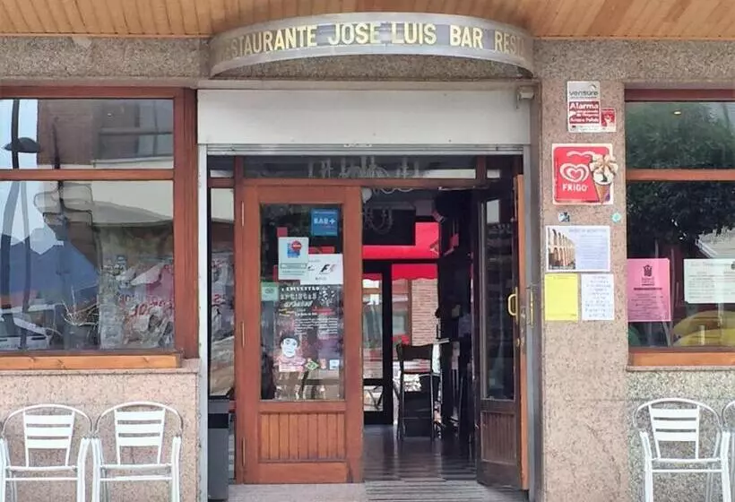 호텔 Hostal Restaurant Jose Luis