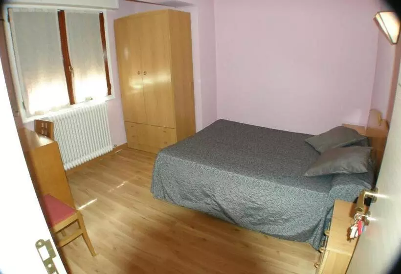 호텔 Hostal Restaurant Jose Luis