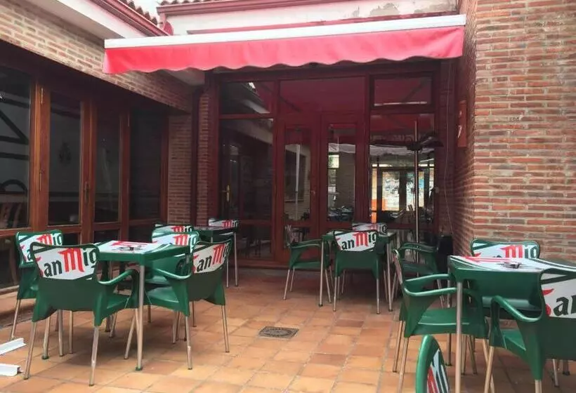 호텔 Hostal Restaurant Jose Luis