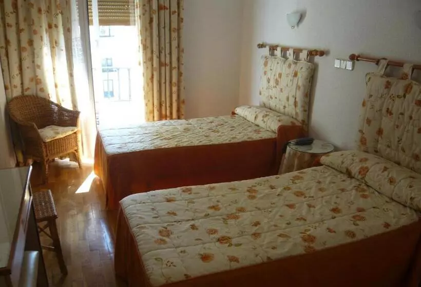 ホテル Hostal Triana