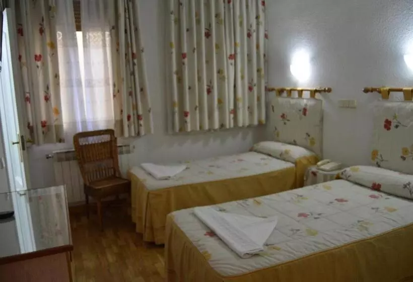 ホテル Hostal Triana