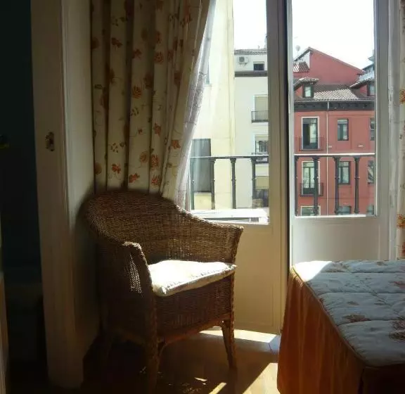 ホテル Hostal Triana