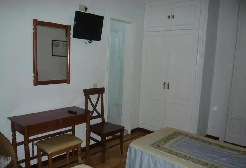 ホテル Hostal Triana