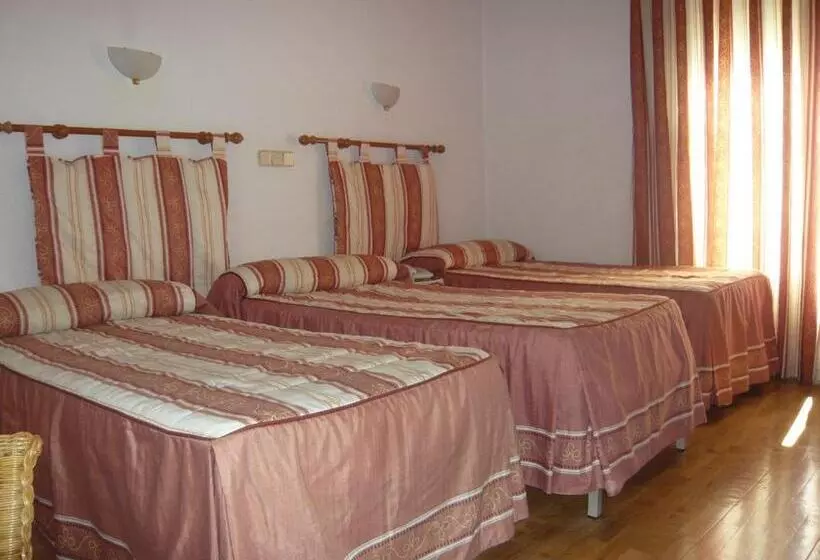 ホテル Hostal Triana
