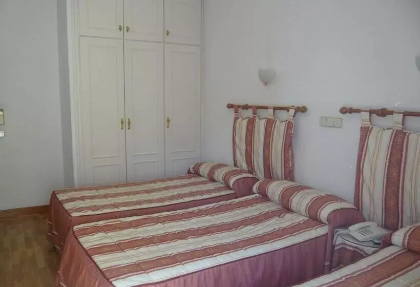ホテル Hostal Triana