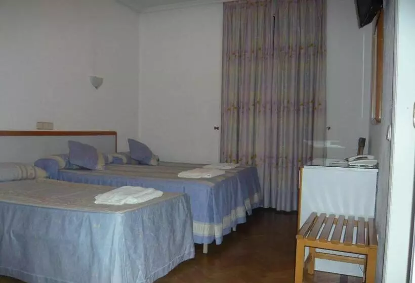 ホテル Hostal Triana