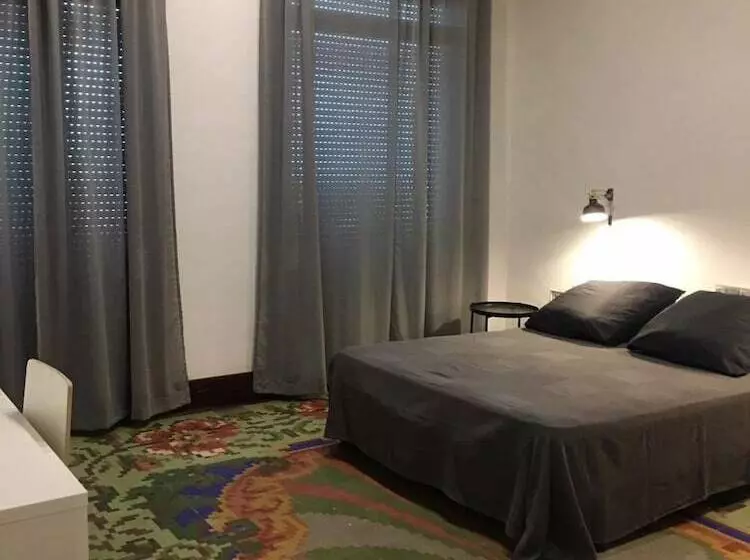 호텔 Madison Rooms