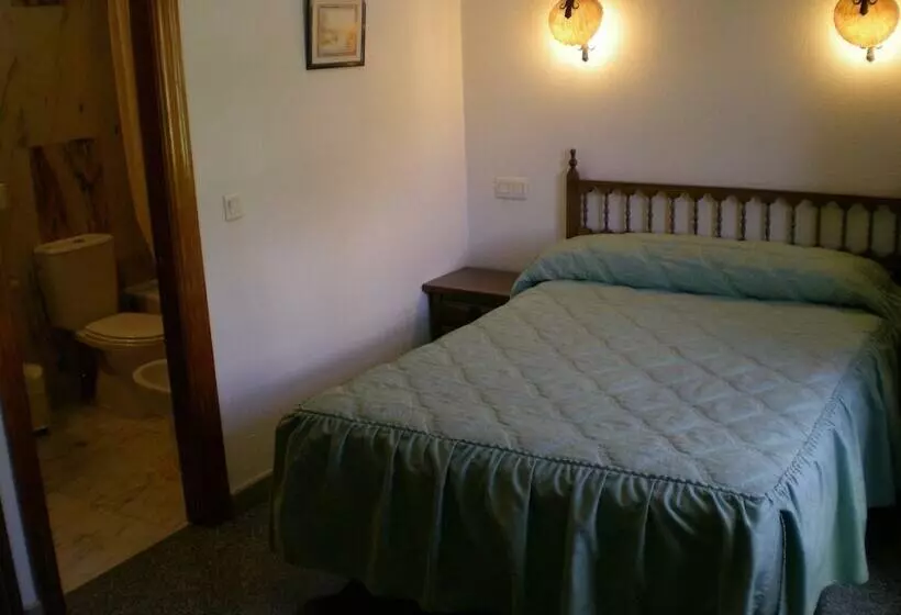 فندق ريفى Puerta Romeros