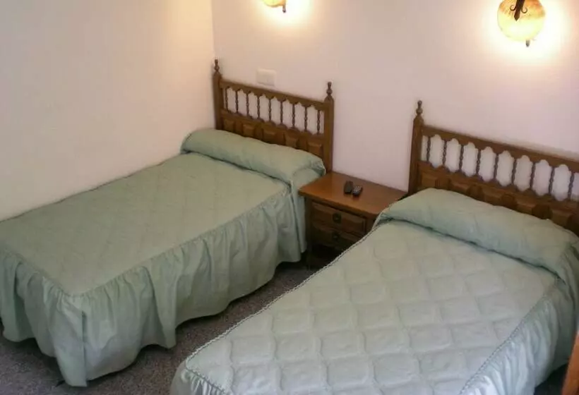 فندق ريفى Puerta Romeros