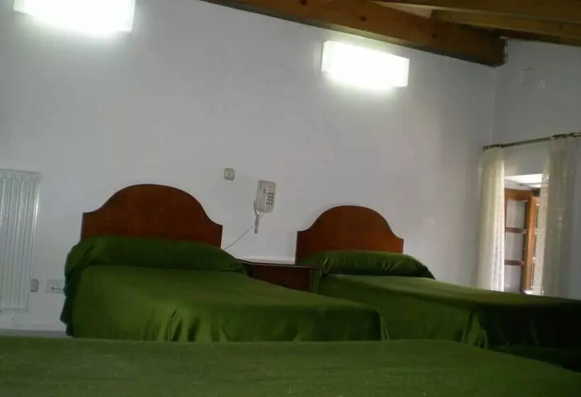 فندق ريفى Puerta Romeros