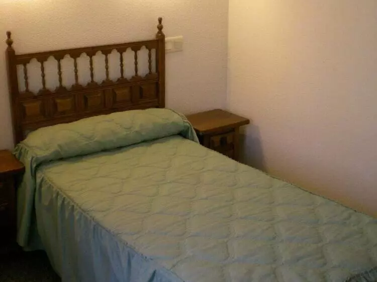 فندق ريفى Puerta Romeros