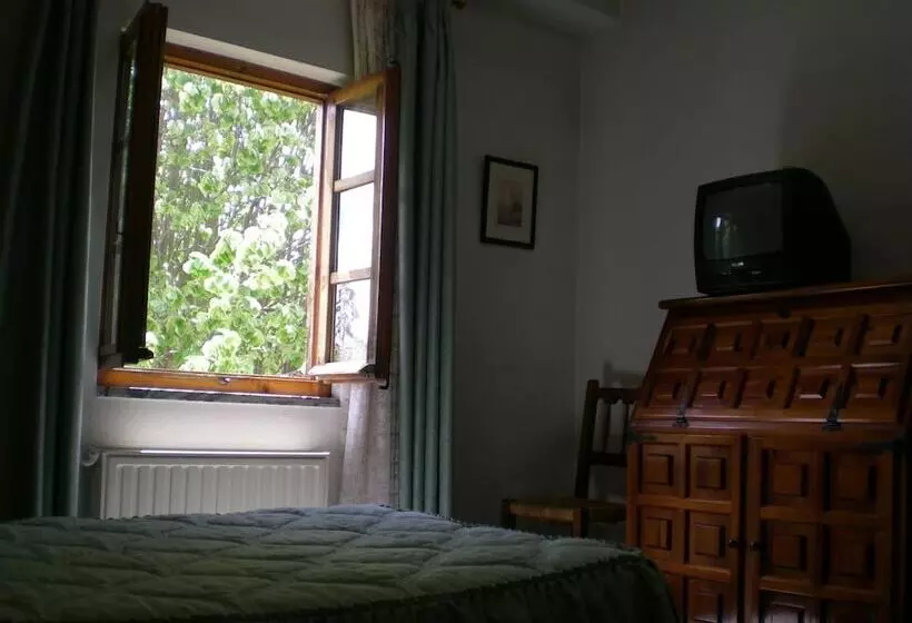 فندق ريفى Puerta Romeros