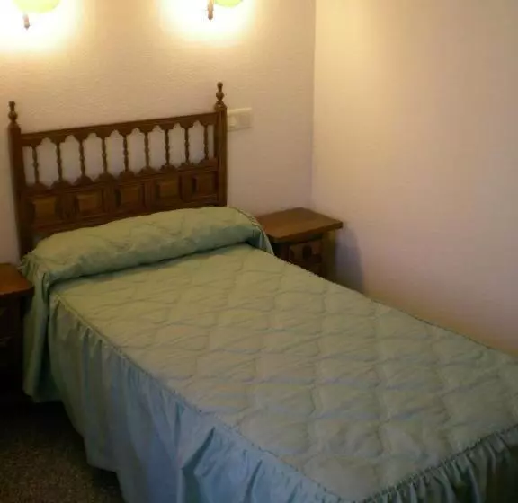 فندق ريفى Puerta Romeros